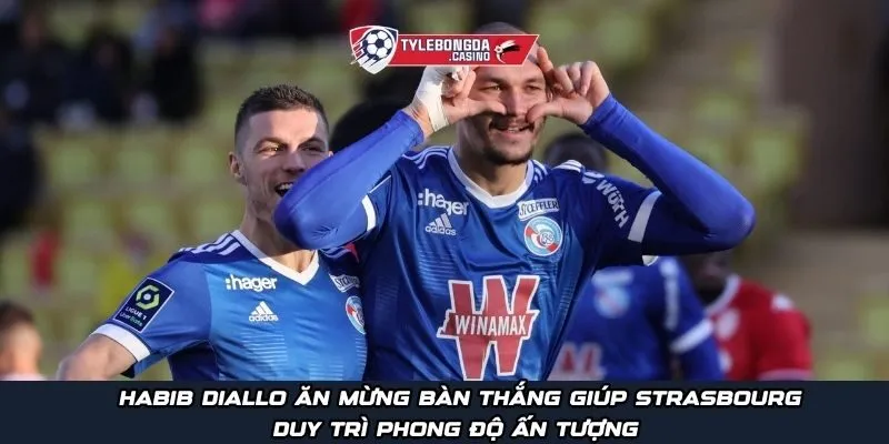 Habib Diallo ăn mừng bàn thắng giúp Strasbourg duy trì phong độ ấn tượng 