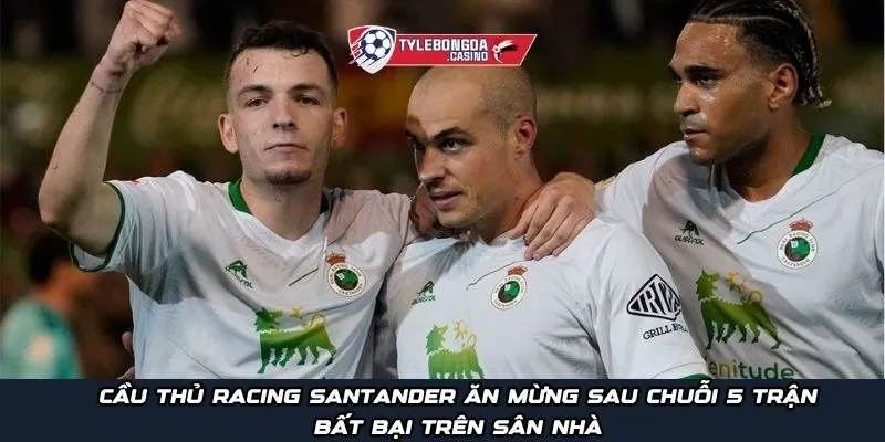 Cầu thủ Racing Santander ăn mừng sau chuỗi 5 trận bất bại trên sân nhà